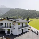 Nyaraló Waldhart *
